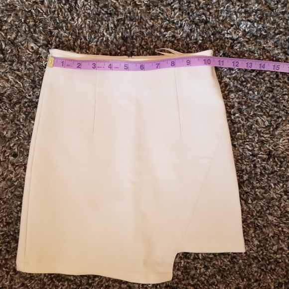 Used white asymmetrical pencil skirt - Picture 3 of 4